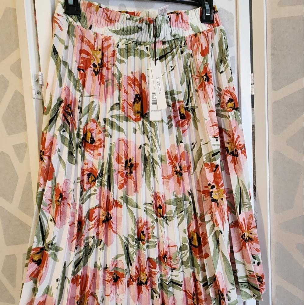 Tahari floral skirt, size XS petit, - Picture 1 of 3